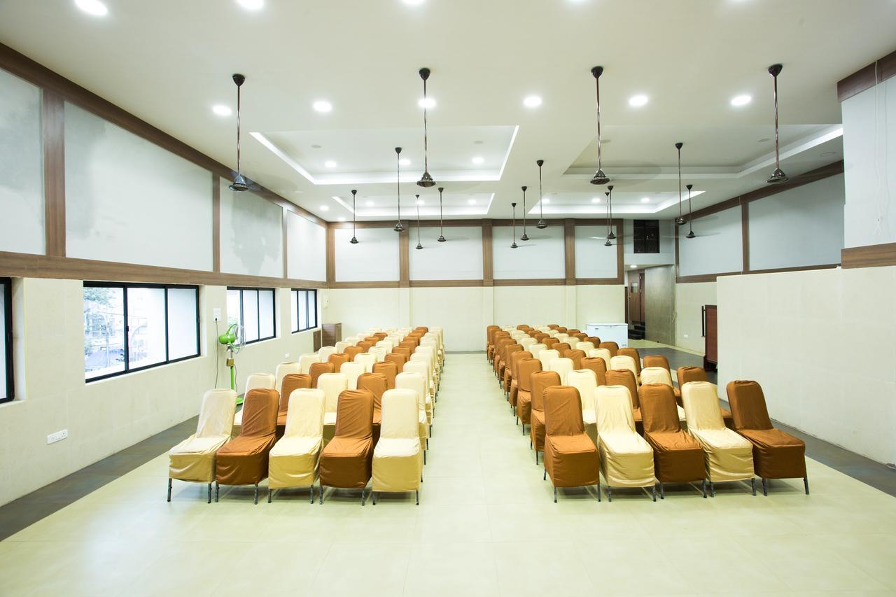 Oyo 14933 Rpr Residency Hotel
