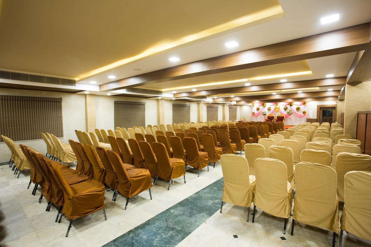 Oyo 14933 Rpr Residency Hotel 2*