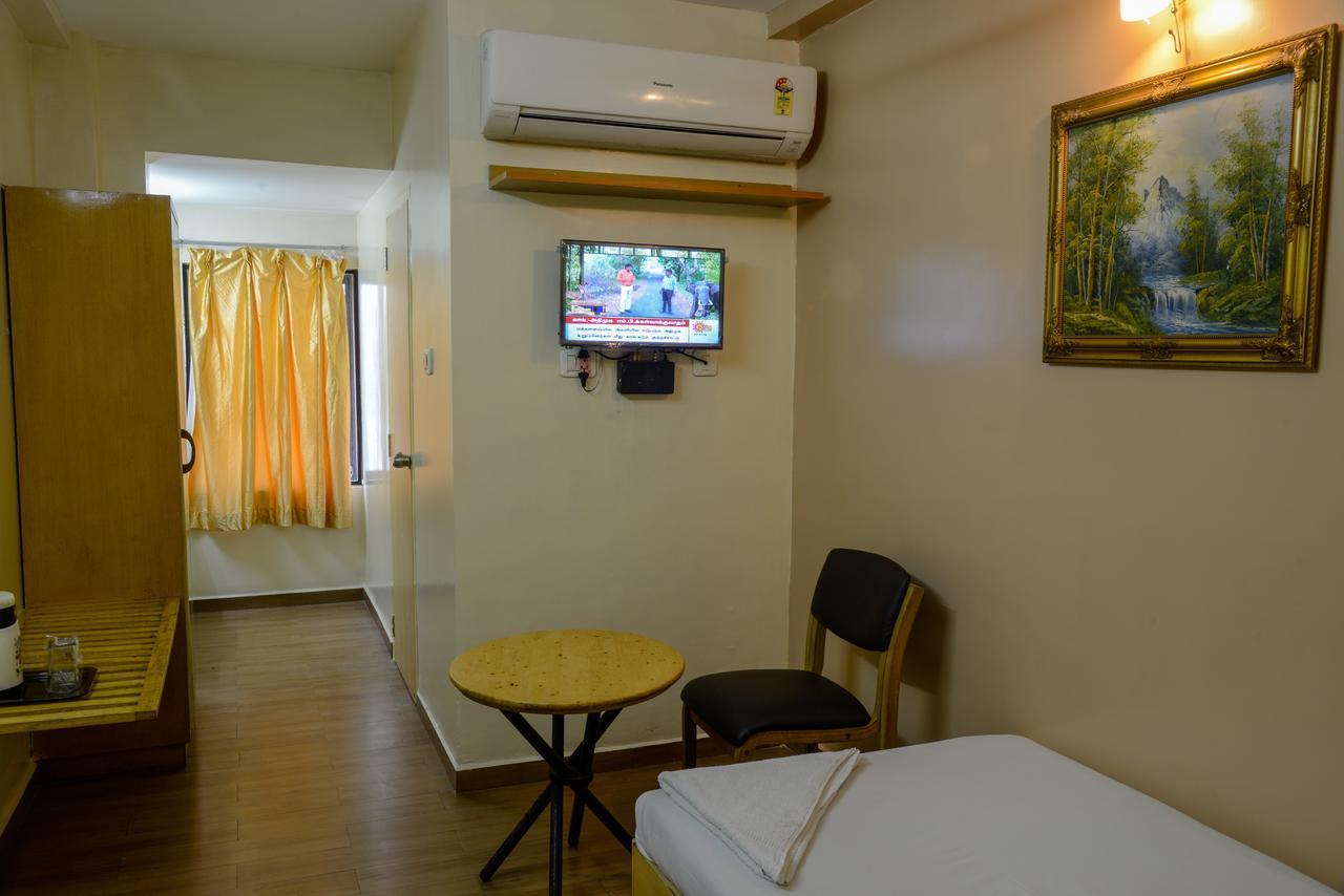 Hotel Oyo 14933 Rpr Residency