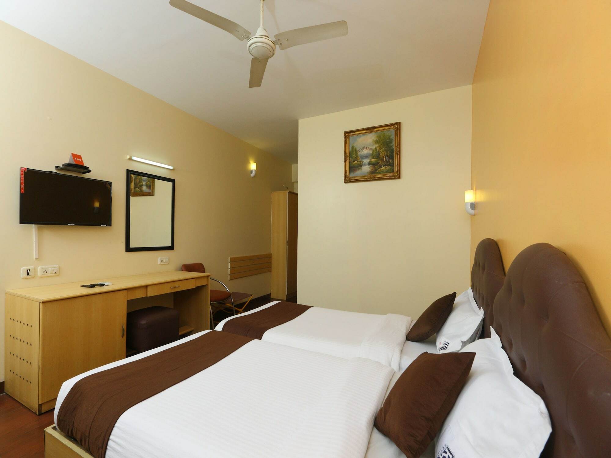 Hotel Oyo 14933 Rpr Residency